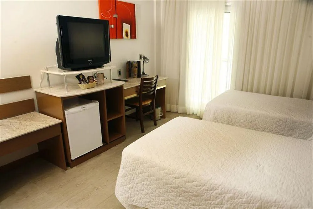 Hotel Brisa Tropical De Macae